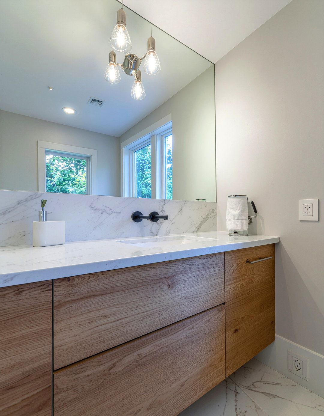 Marble bathroom backsplash - 30 marble countertop bathroom ideas