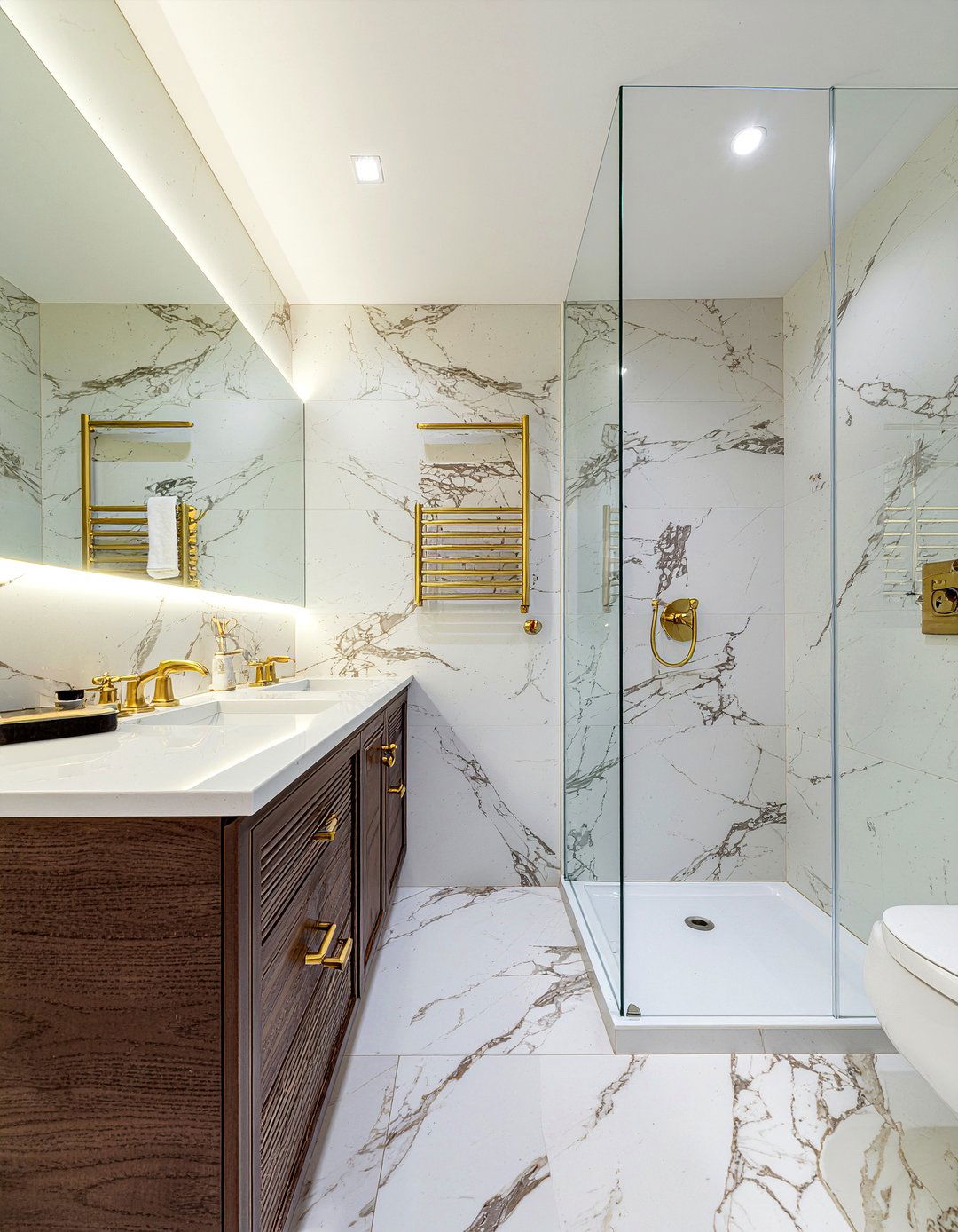 Marble bathroom picture rail - 30 bathroom picture rail ideas