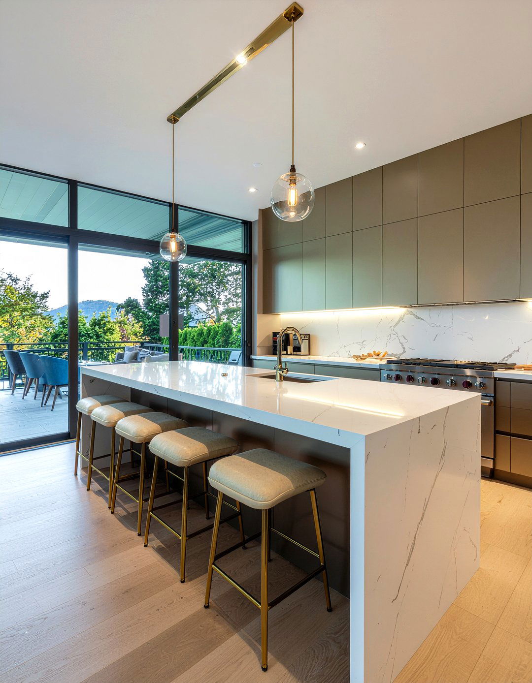 Marble kitchen island - 30 kitchen great room ideas