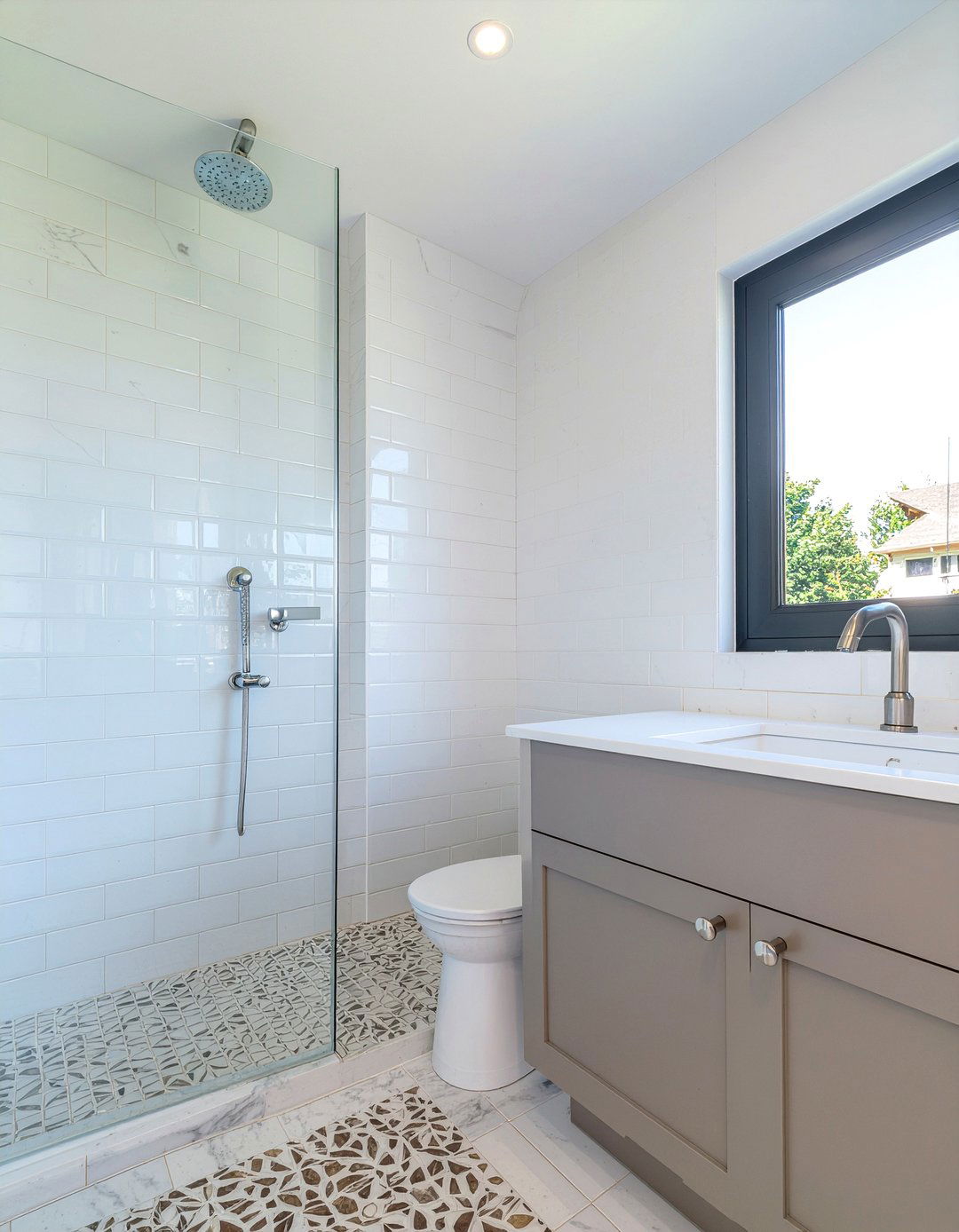 Marble subway tile - 30 modern take on classic bathroom ideas