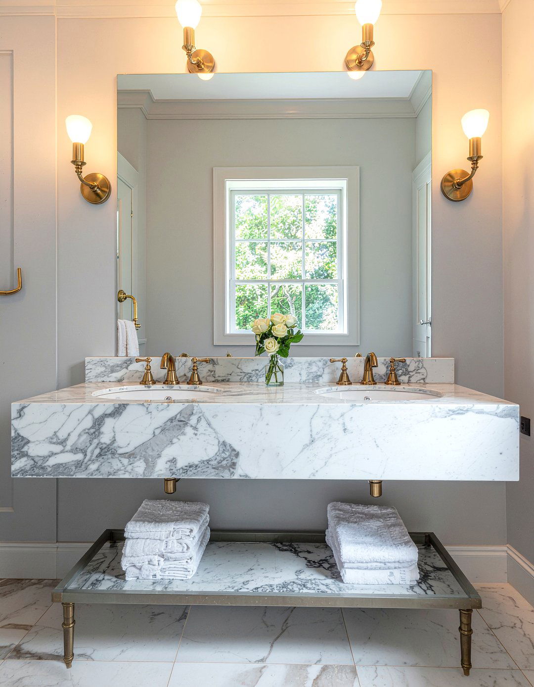Marble vanity - 30 French bathroom ideas