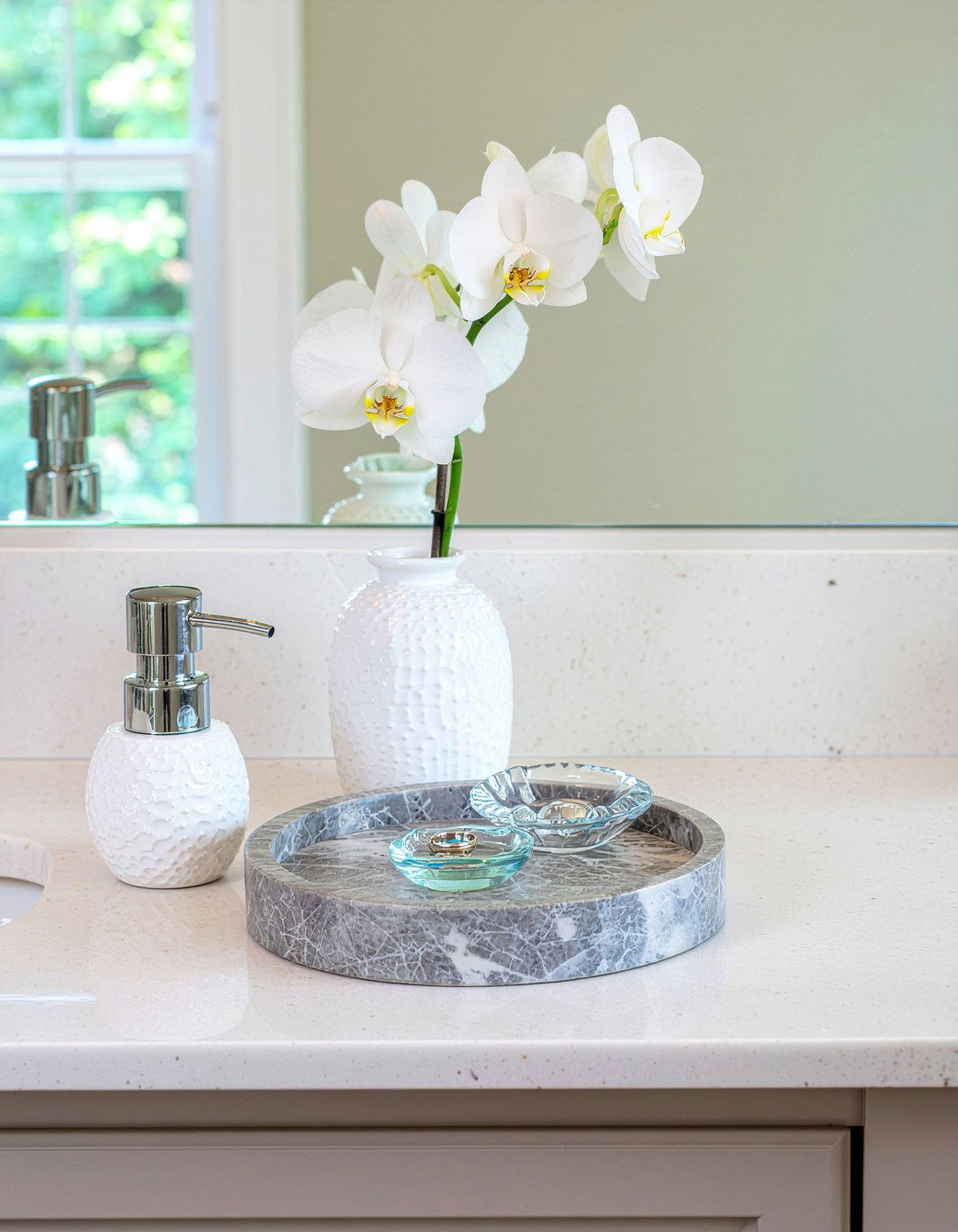 Marble vanity tray - 30 bathroom caddy ideas