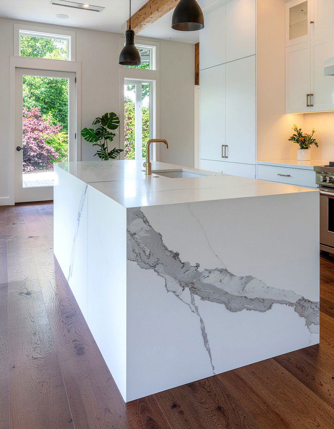 Marble waterfall island - 30 dramatic kitchen ideas