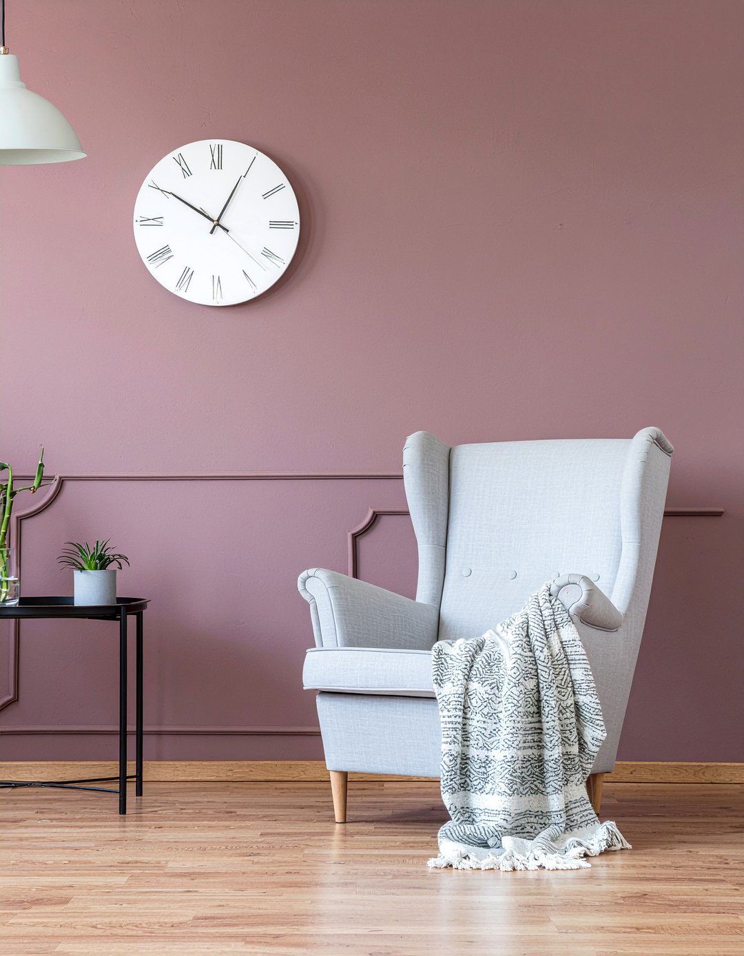 Maroon accent wall - 30 maroon living room ideas