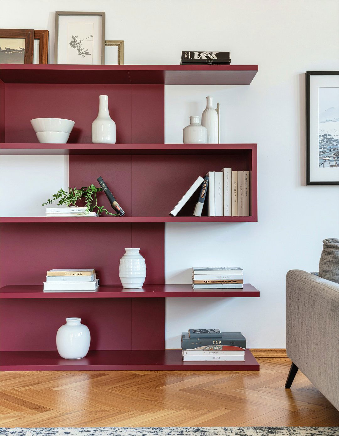 Maroon bookshelf - 30 maroon living room ideas