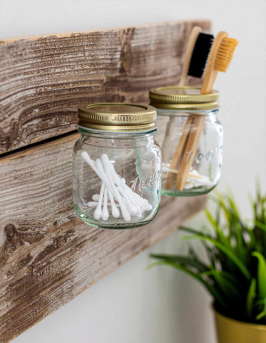 Mason jar organizers - 30 bathroom one-day project ideas