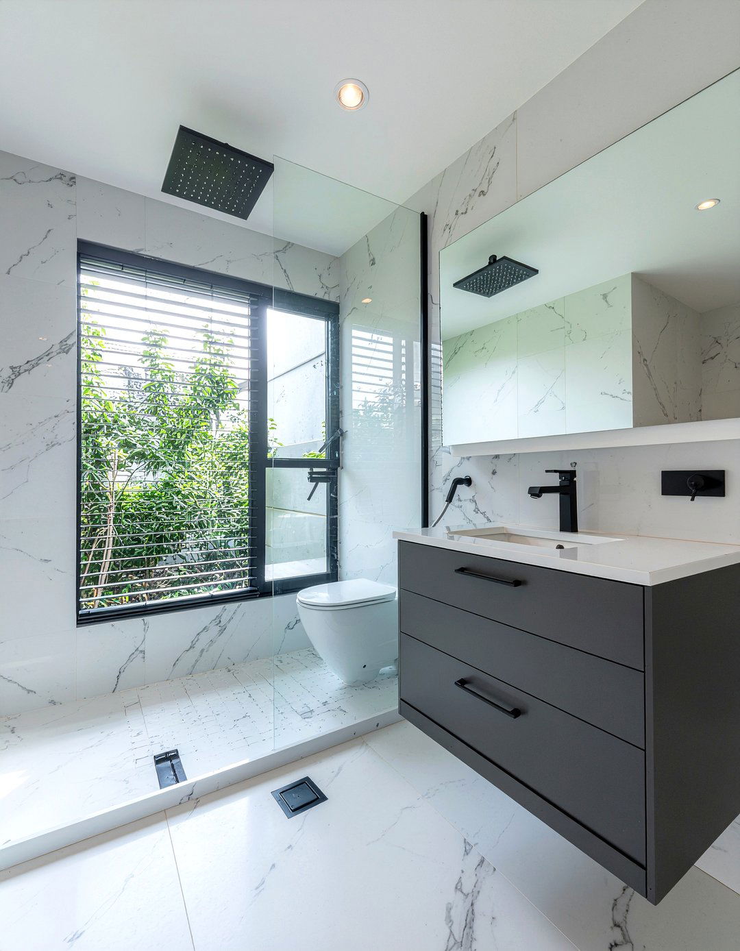 Matte Black And Marble Bathroom - 30 marble tile bathroom ideas