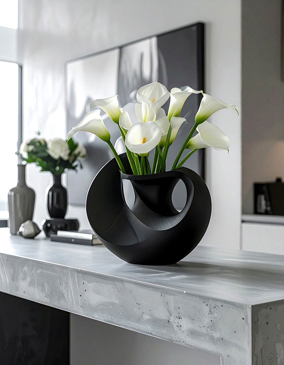Matte Black Sculptural Vase - 30 table vase ideas