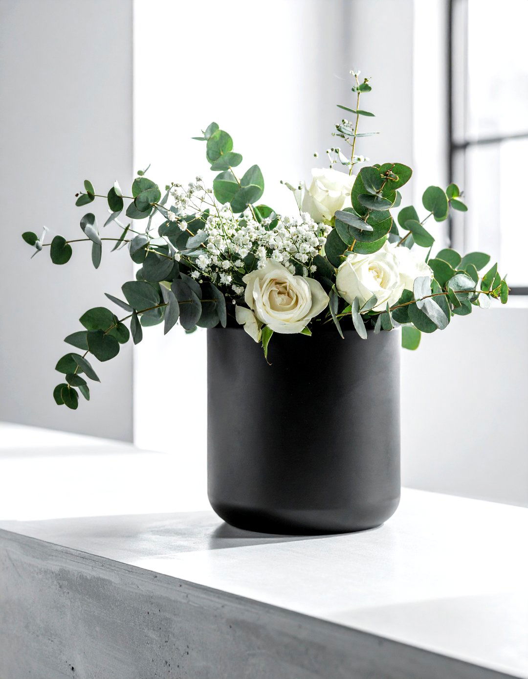 Matte Black Vase - 30 decorative vase ideas