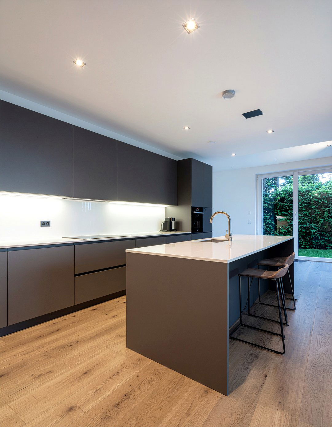 Matte Finish Kitchen Ceiling - 30 kitchen painted ceiling ideas