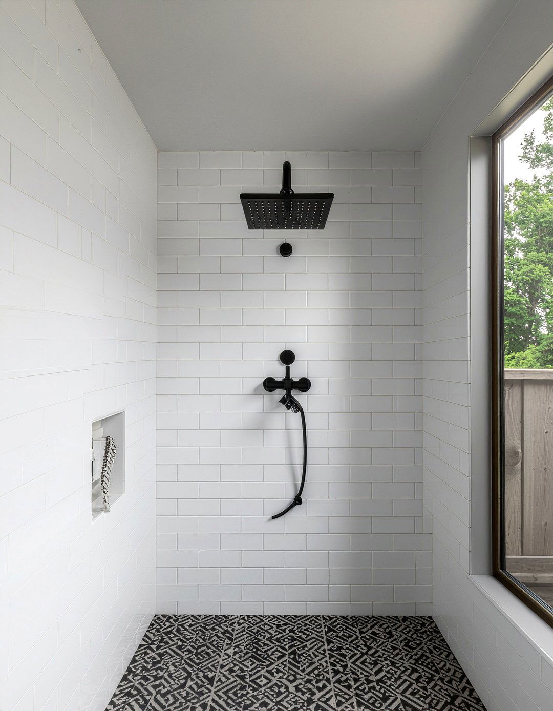 Matte black shower set - 30 luxury bathroom fixture ideas