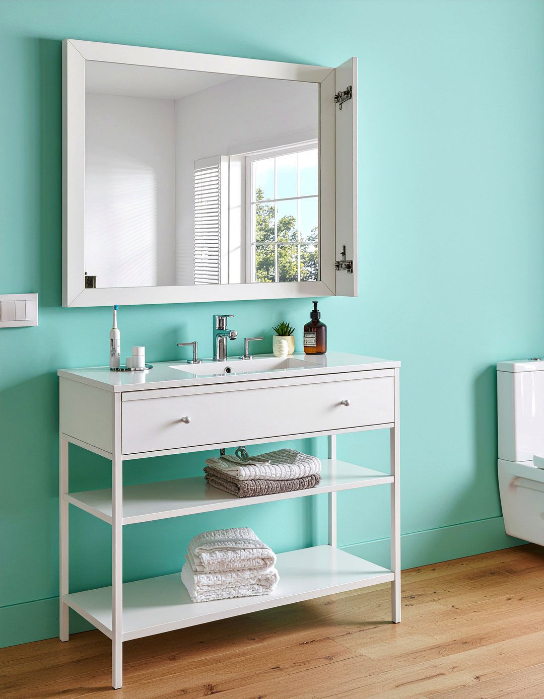 Medicine cabinet with power - 30 bathroom design tips