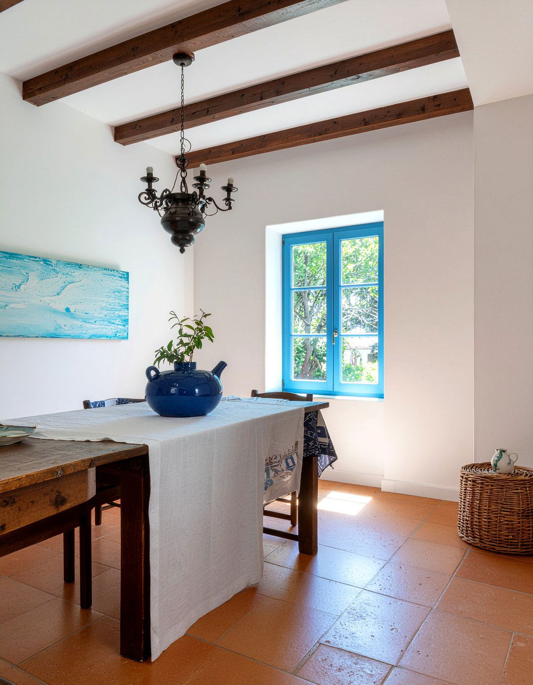 Mediterranean Coastal Style - 30 ocean-inspired dining room ideas