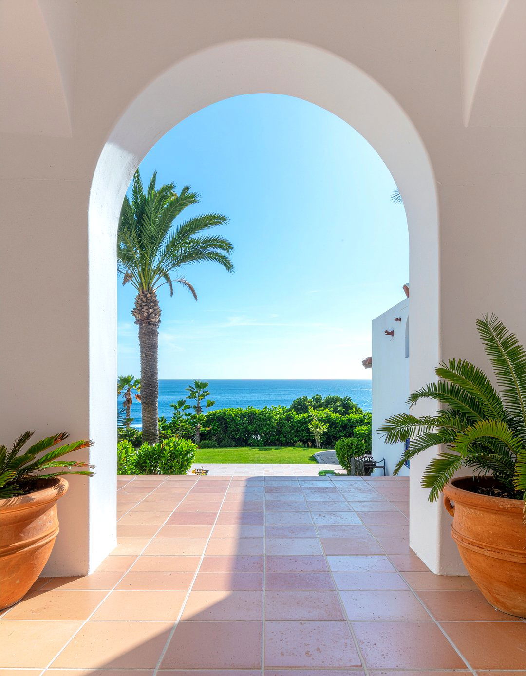 Mediterranean Style Archway - 30 living room archway ideas