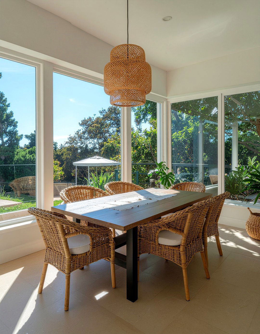 Mediterranean Sunroom Dining - 30 Greek dining room ideas