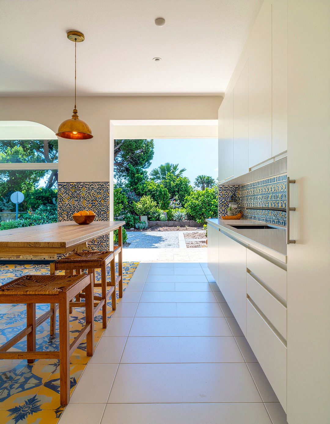 Mediterranean Tile Kitchen - 30 European kitchen ideas