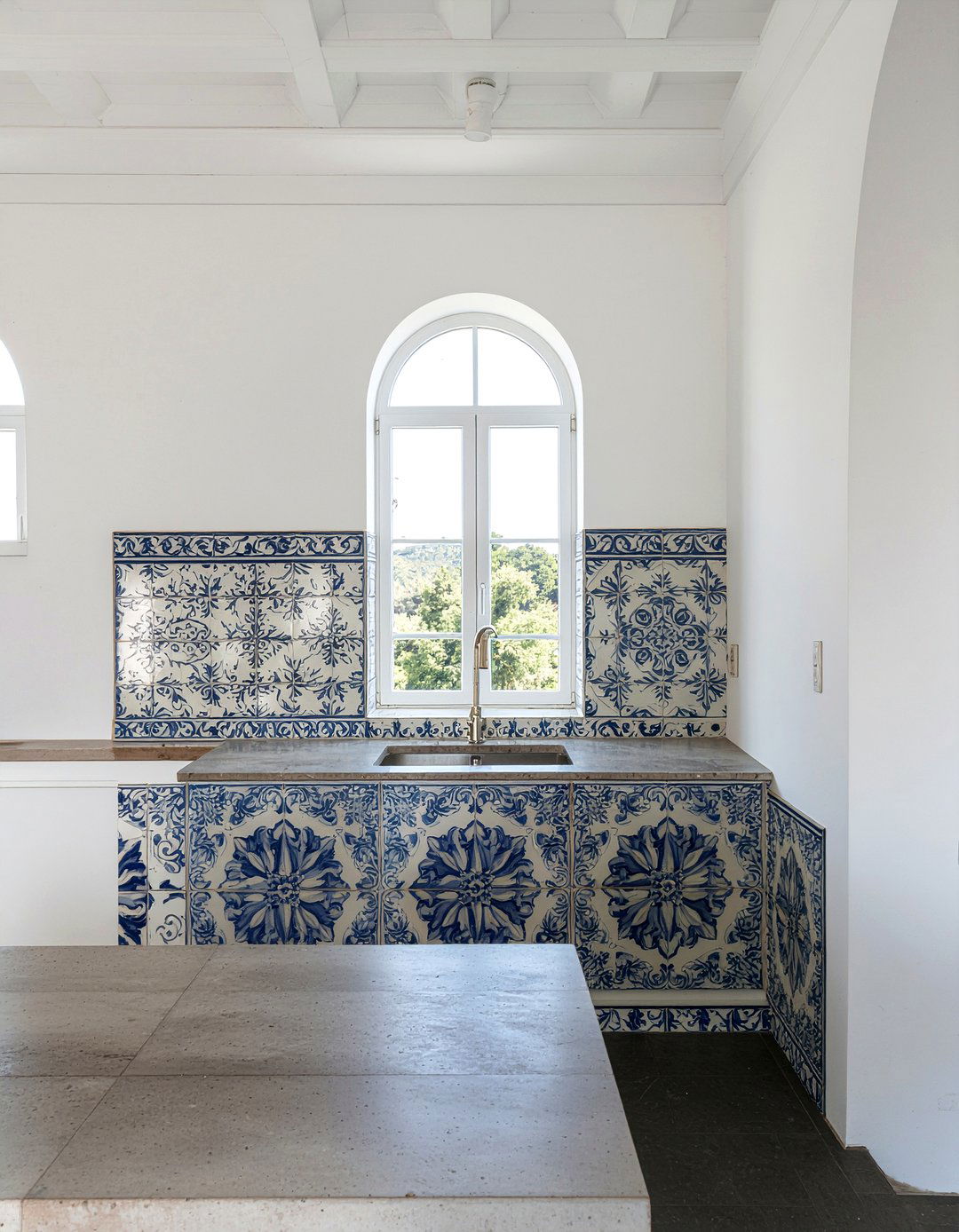 Mediterranean kitchen tile backsplash - 30 encaustic tile kitchen backsplash ideas