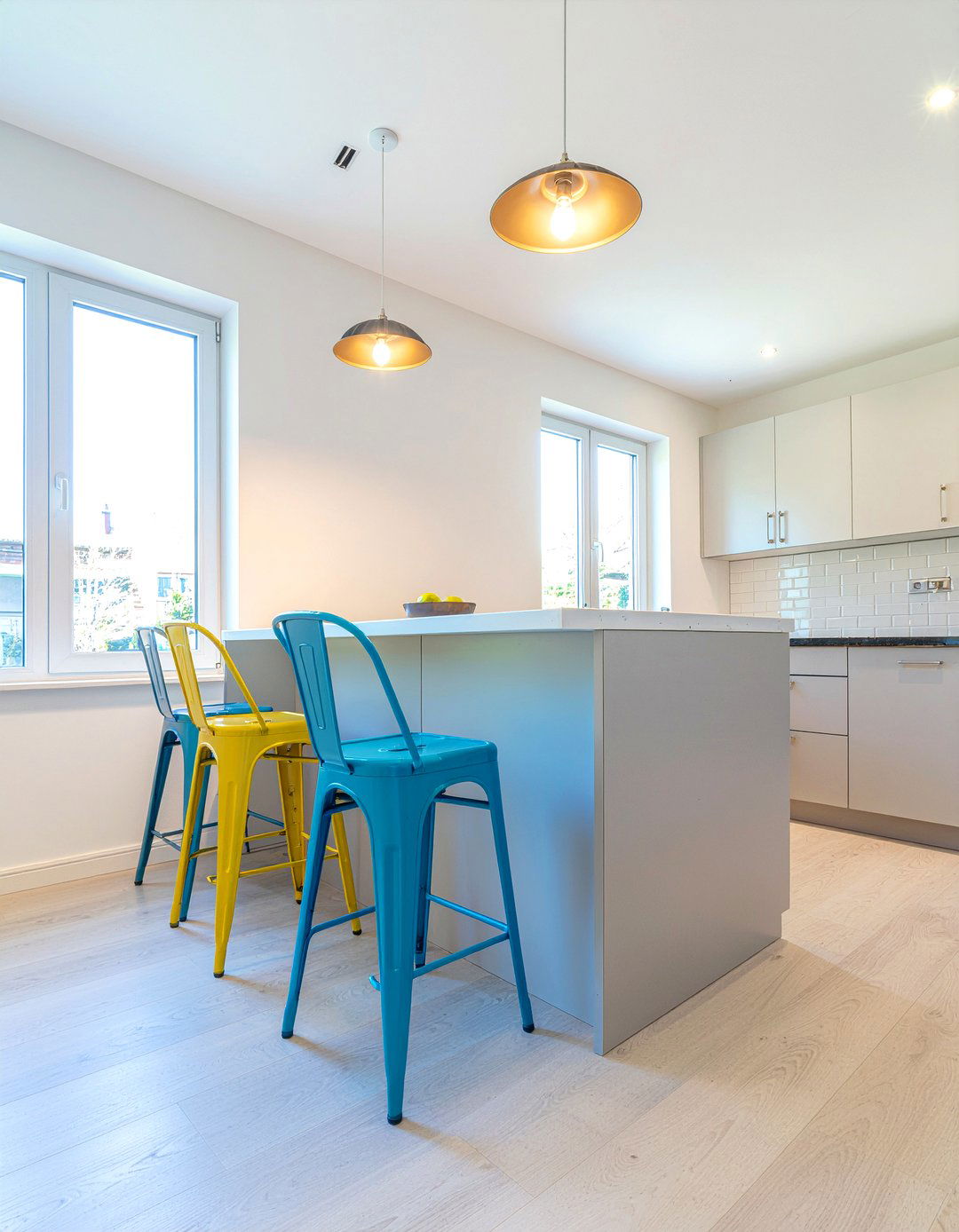 Metal Bar Stool - 30 metal dining room ideas