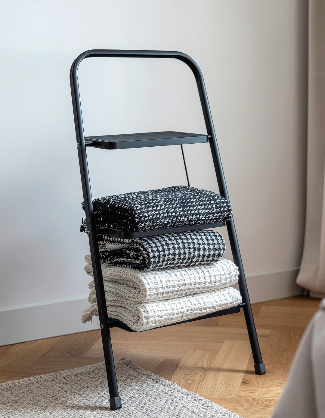 Metal Blanket Ladder - 30 metal accent bedroom ideas