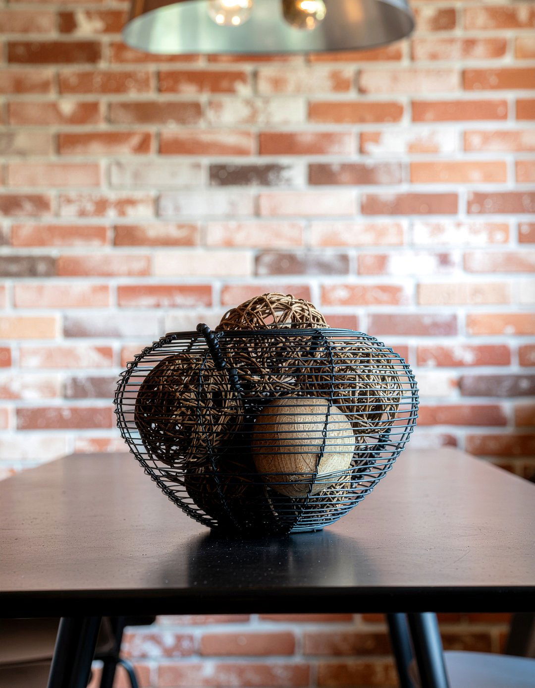 Metal Wire Basket - 30 everyday centerpiece dining ideas