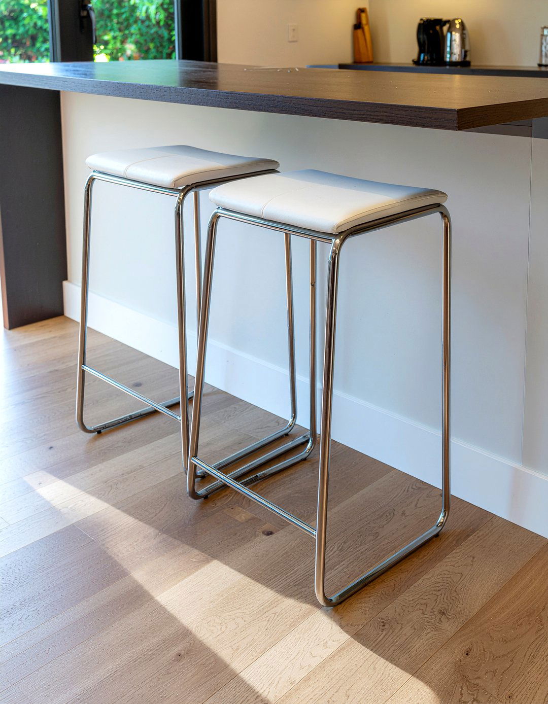Metal bar stools - 30 industrial kitchen ideas