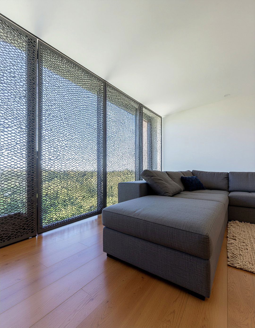 Metal mesh screen - 30 metal accent living room ideas