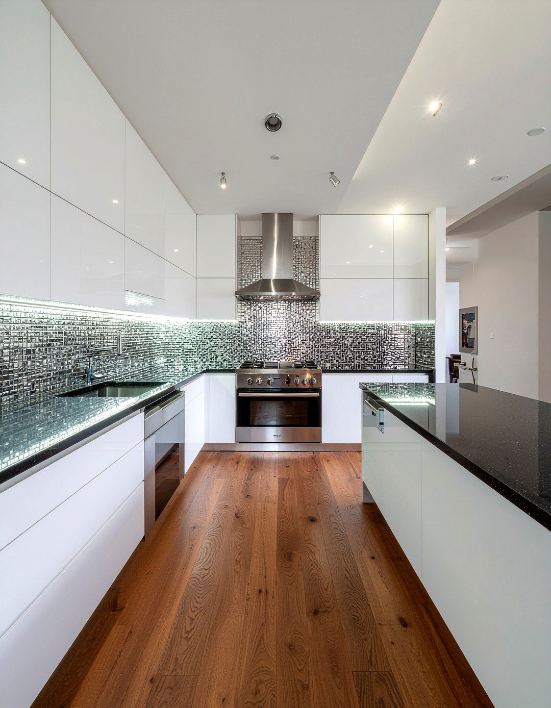 Metallic Glass Tile - 30 glass tile kitchen backsplash ideas