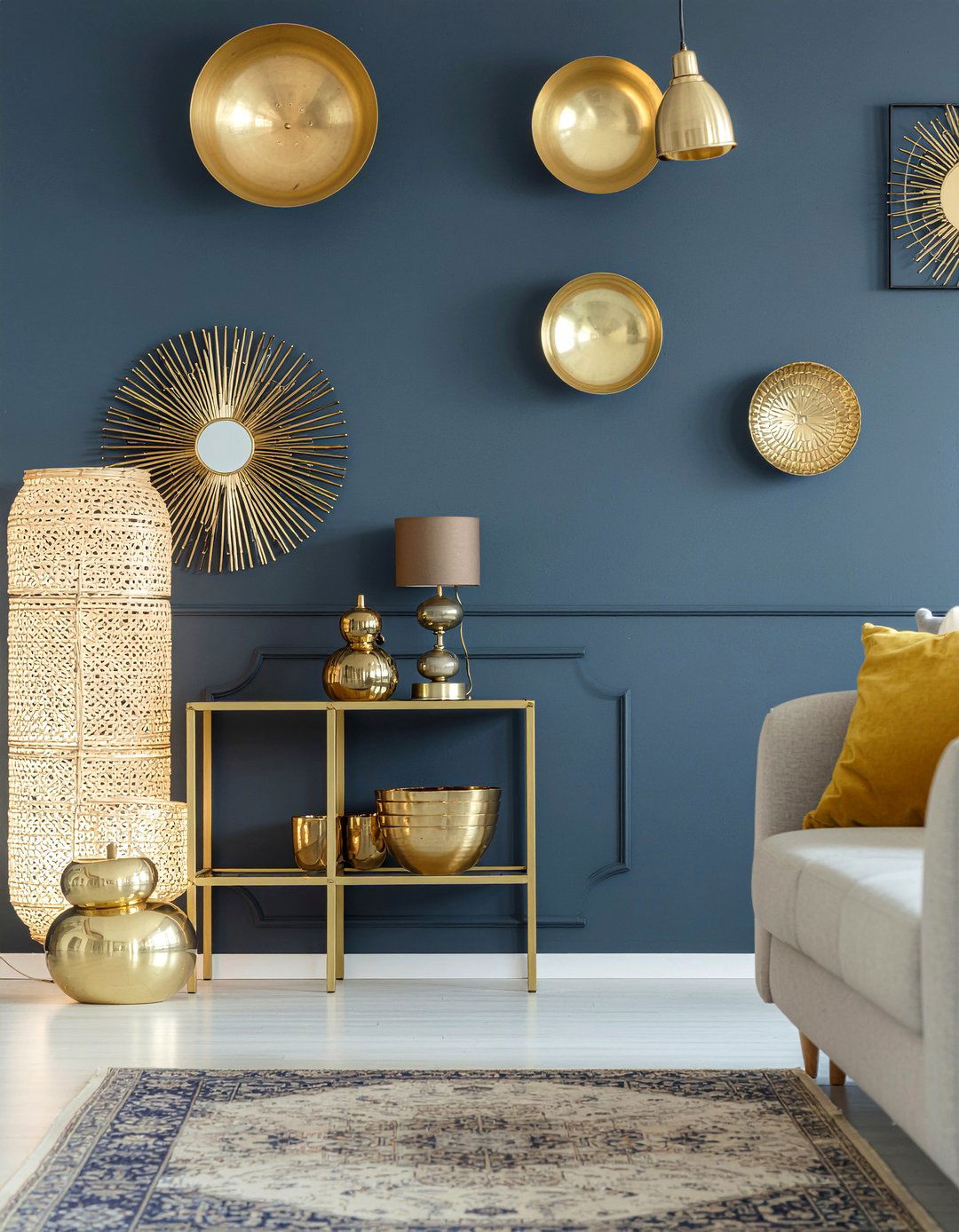 Metallic Gold Detail - 30 penthouse living room ideas