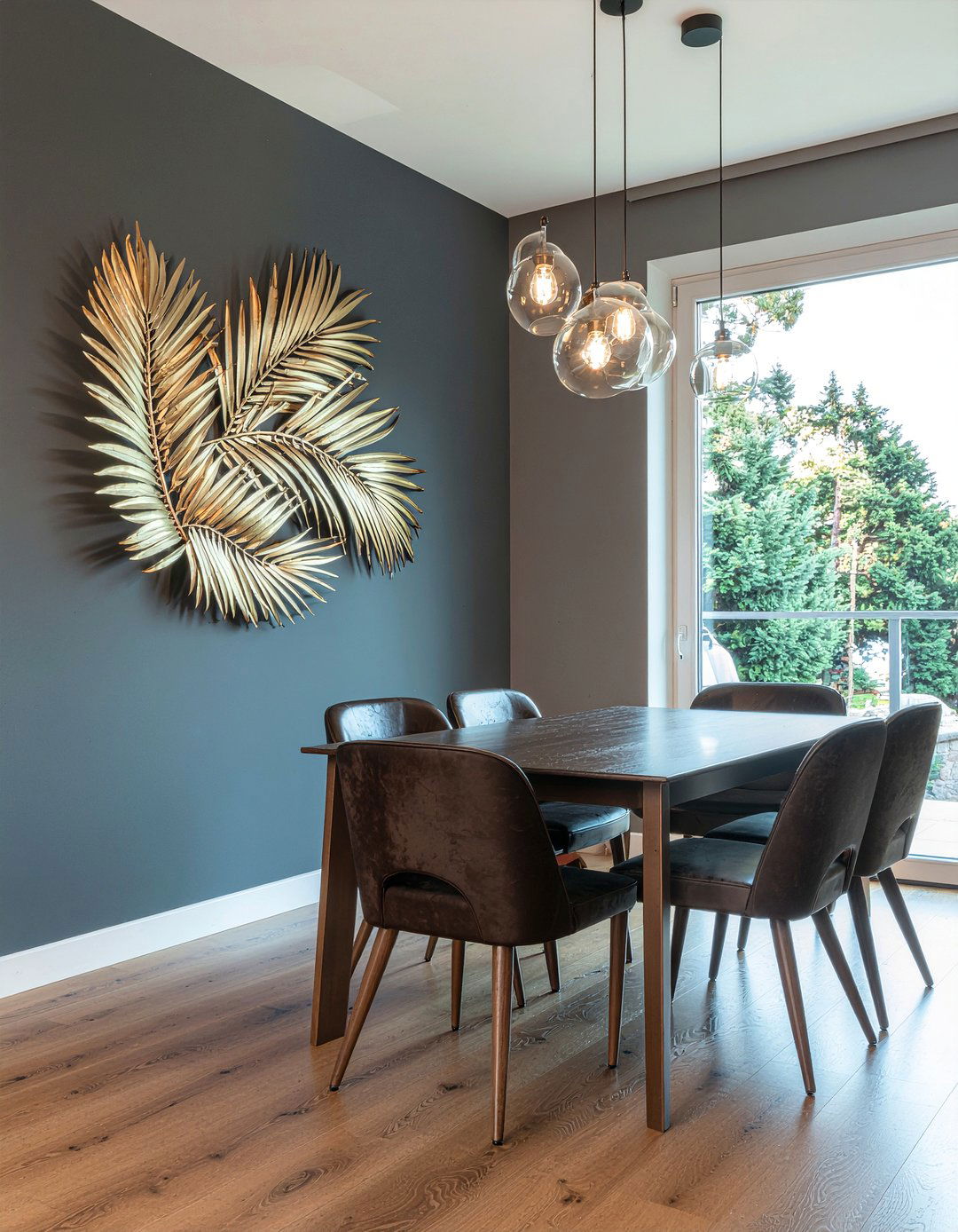 Metallic Wall Decor - 30 ambient dining room ideas