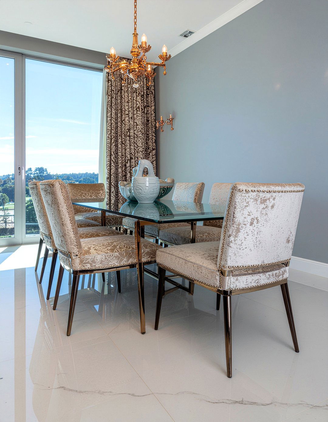 Metallic accent dining room - 30 luxury dining room ideas