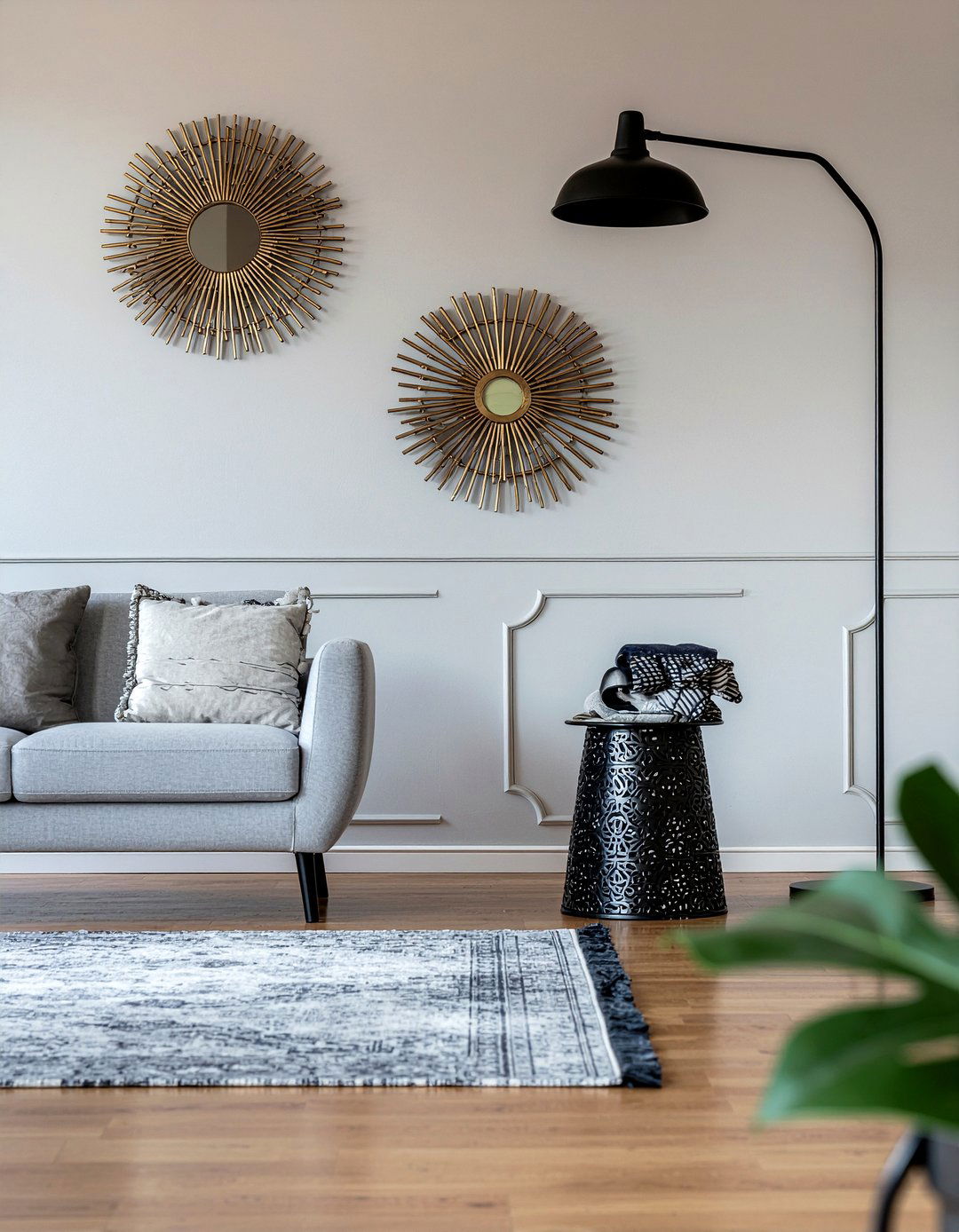 Metallic wall decor - 30 mid-century glam living room ideas