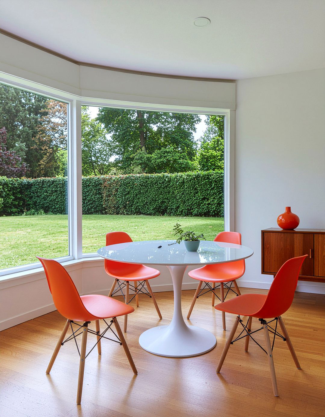 Mid Century Modern - 30 bay window dining ideas