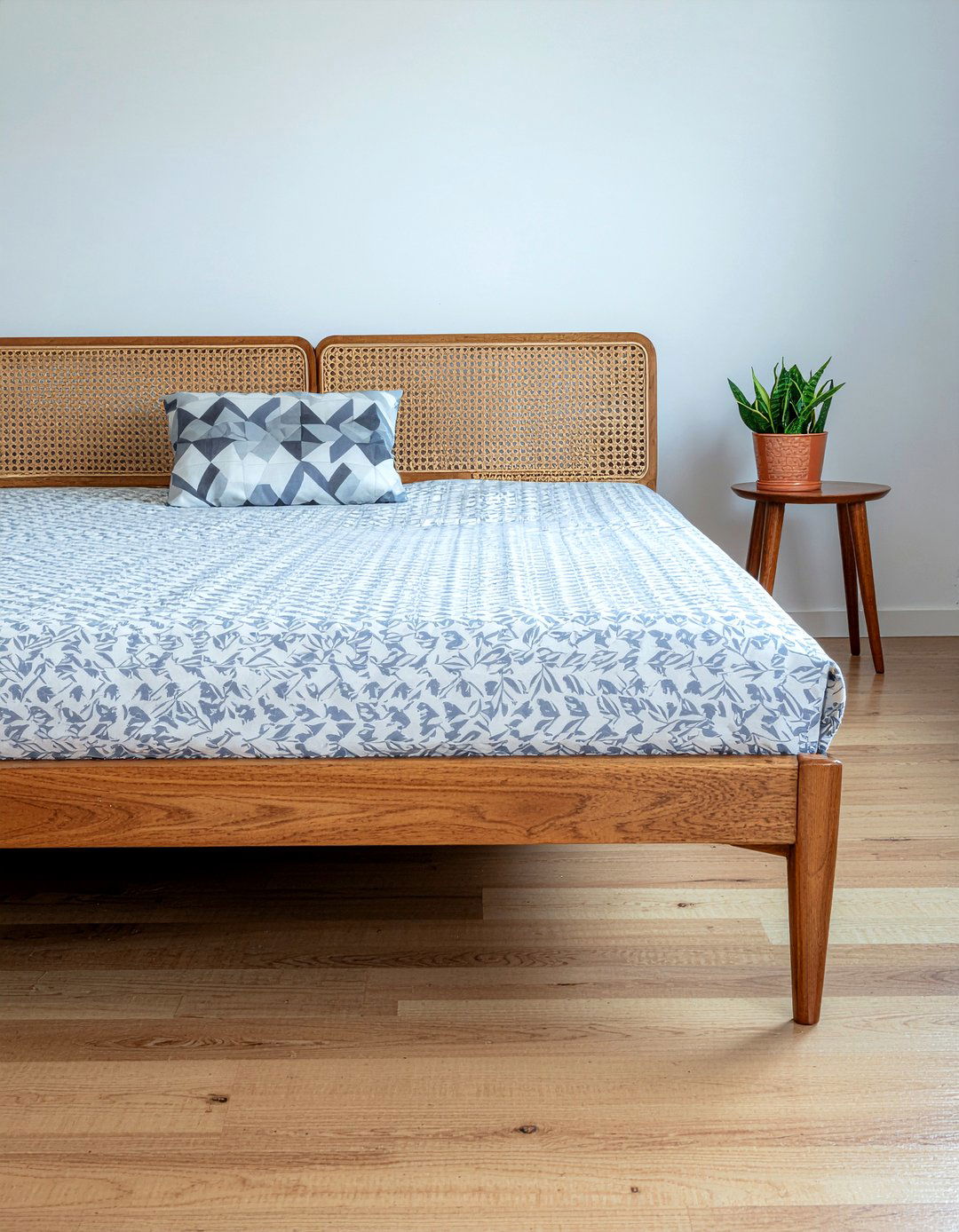 Mid Century Modern Cane Bed - 30 cane bedroom ideas