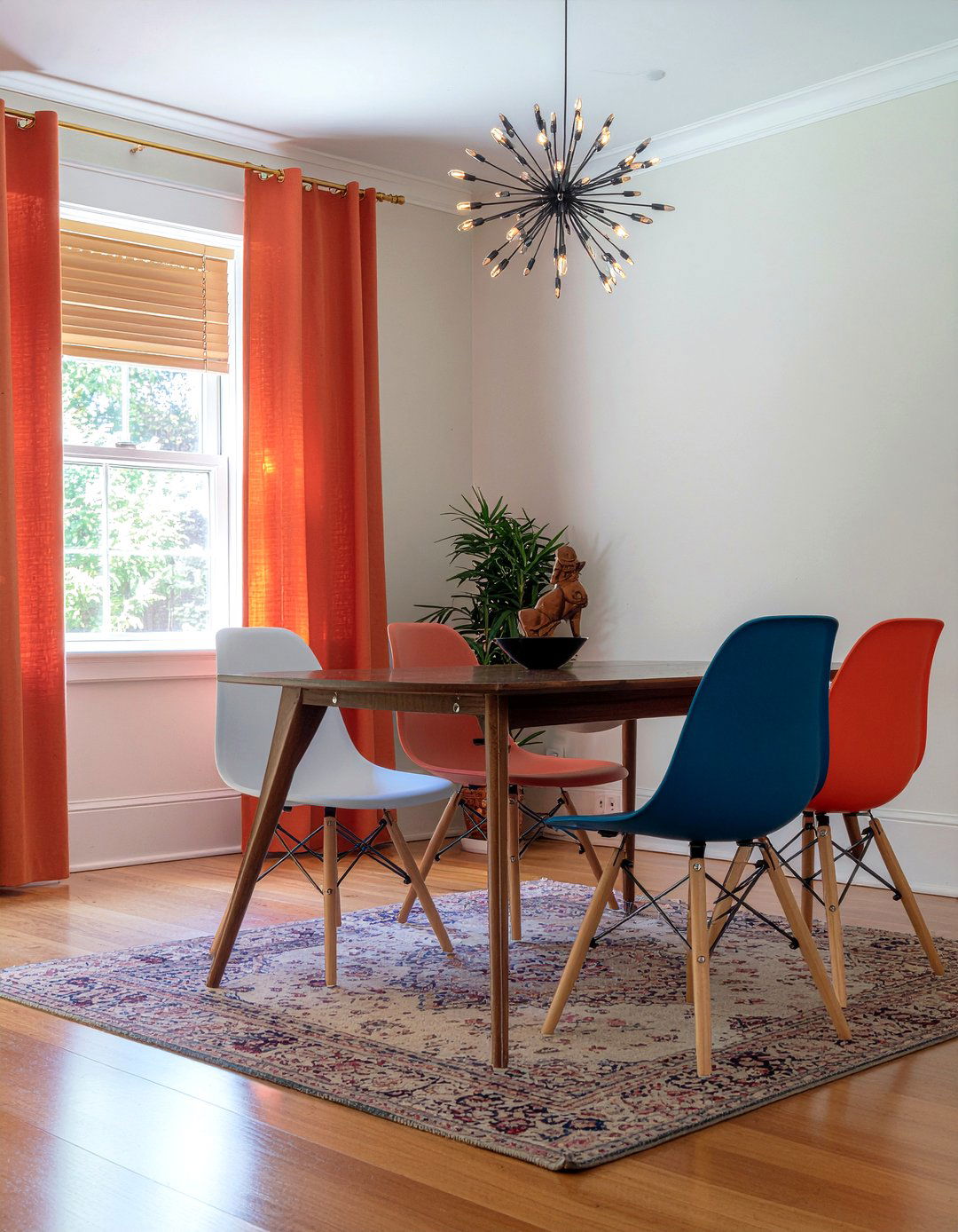 Mid Century Modern Dining - 30 dining room layout ideas