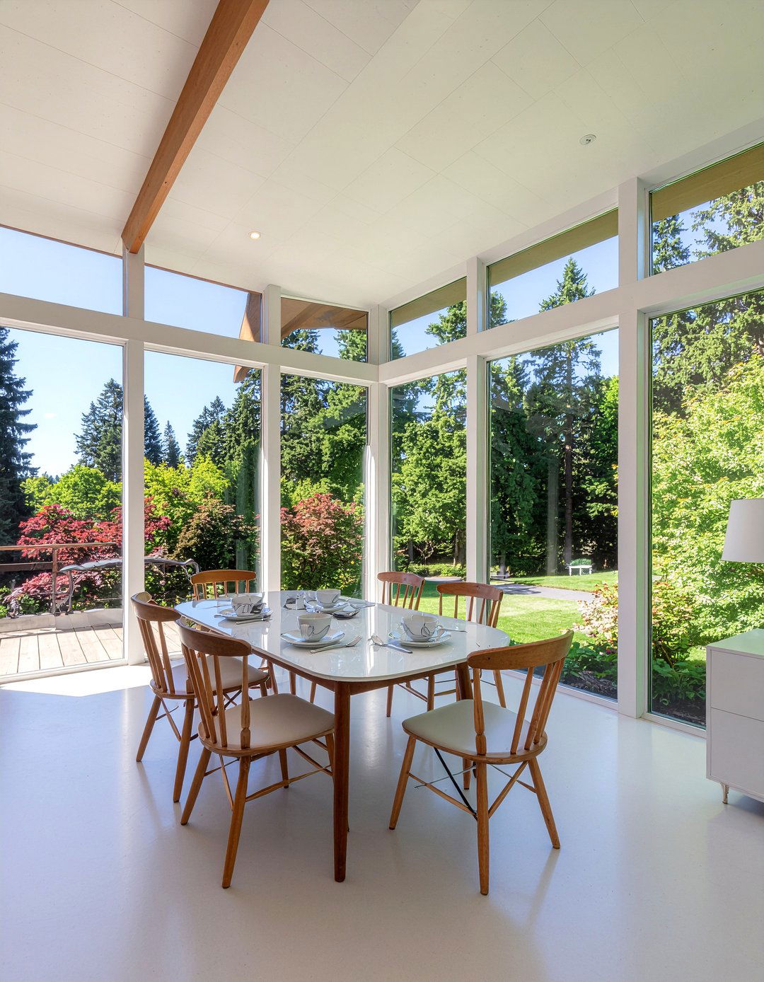 Mid Century Modern Dining Room - 30 light dining room ideas