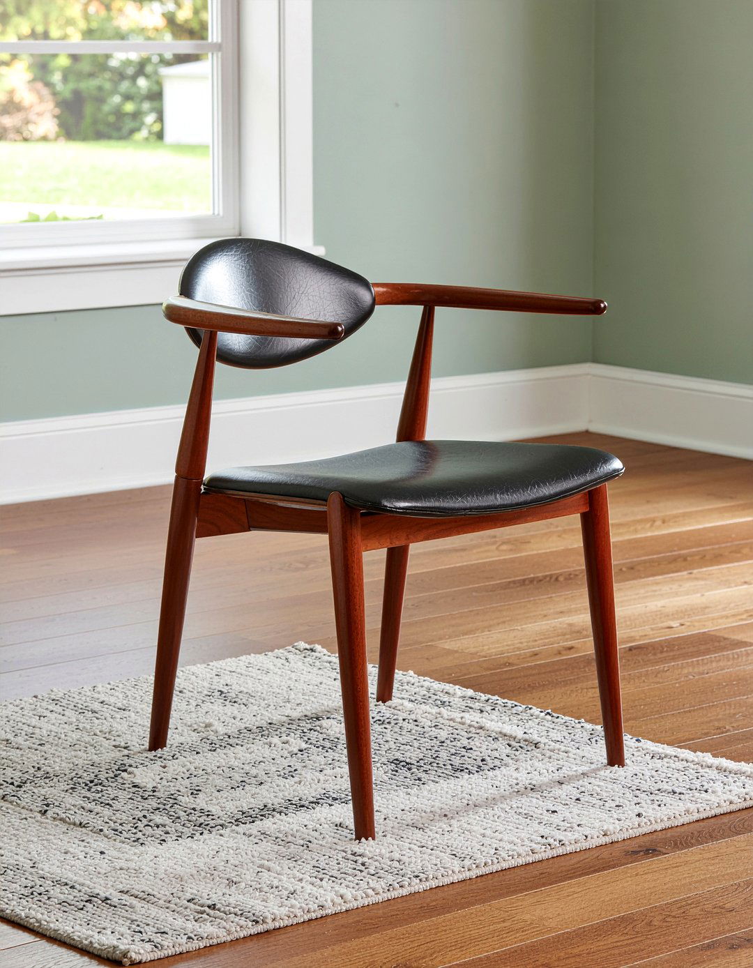 Mid Century Modern Host Chair - 30 host dining chair ideas