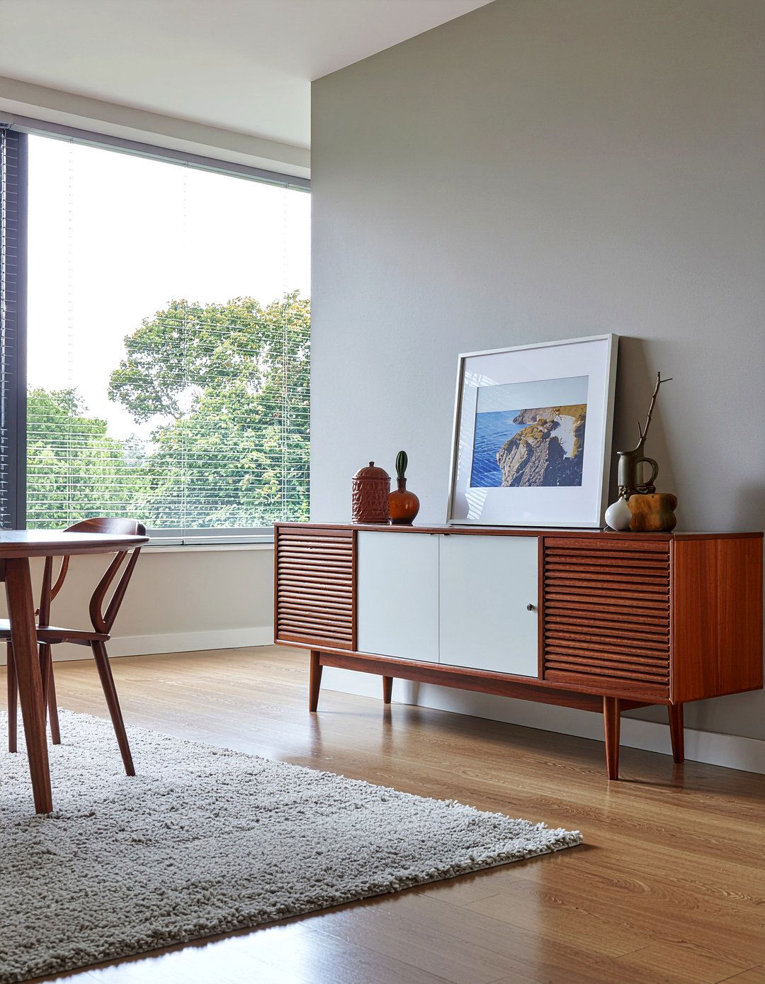 Mid Century Modern Sideboard - 30 secondhand dining room ideas