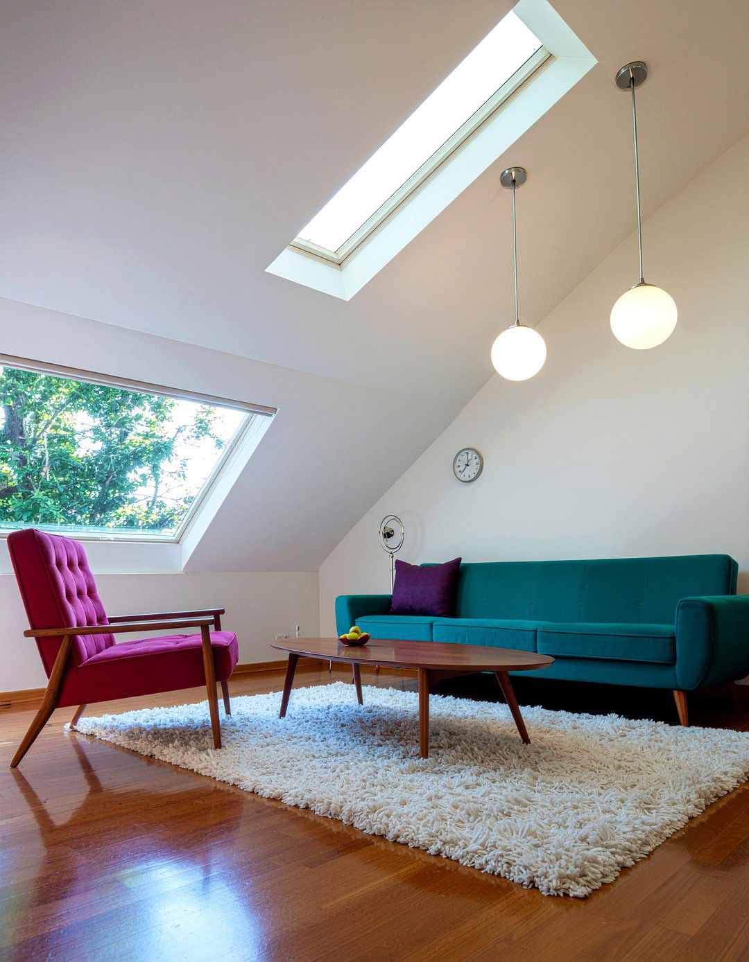 Mid Century Modern Slope - 30 living room vaulted ceiling ideas