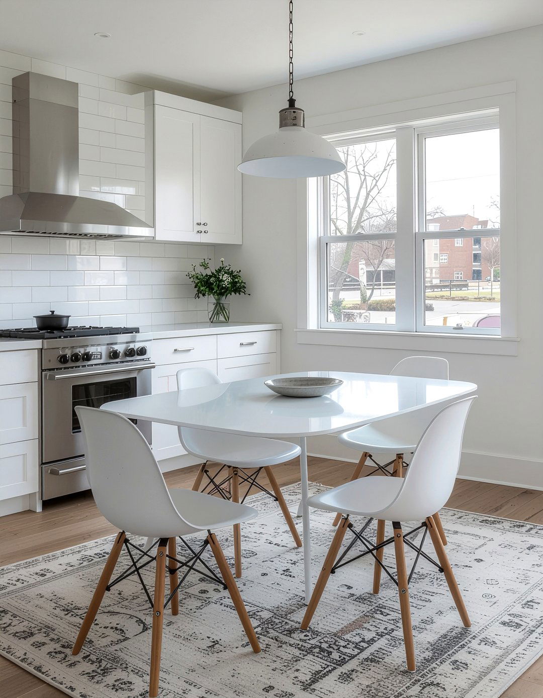 Mid century industrial dining room - 30 dining room style mixing ideas