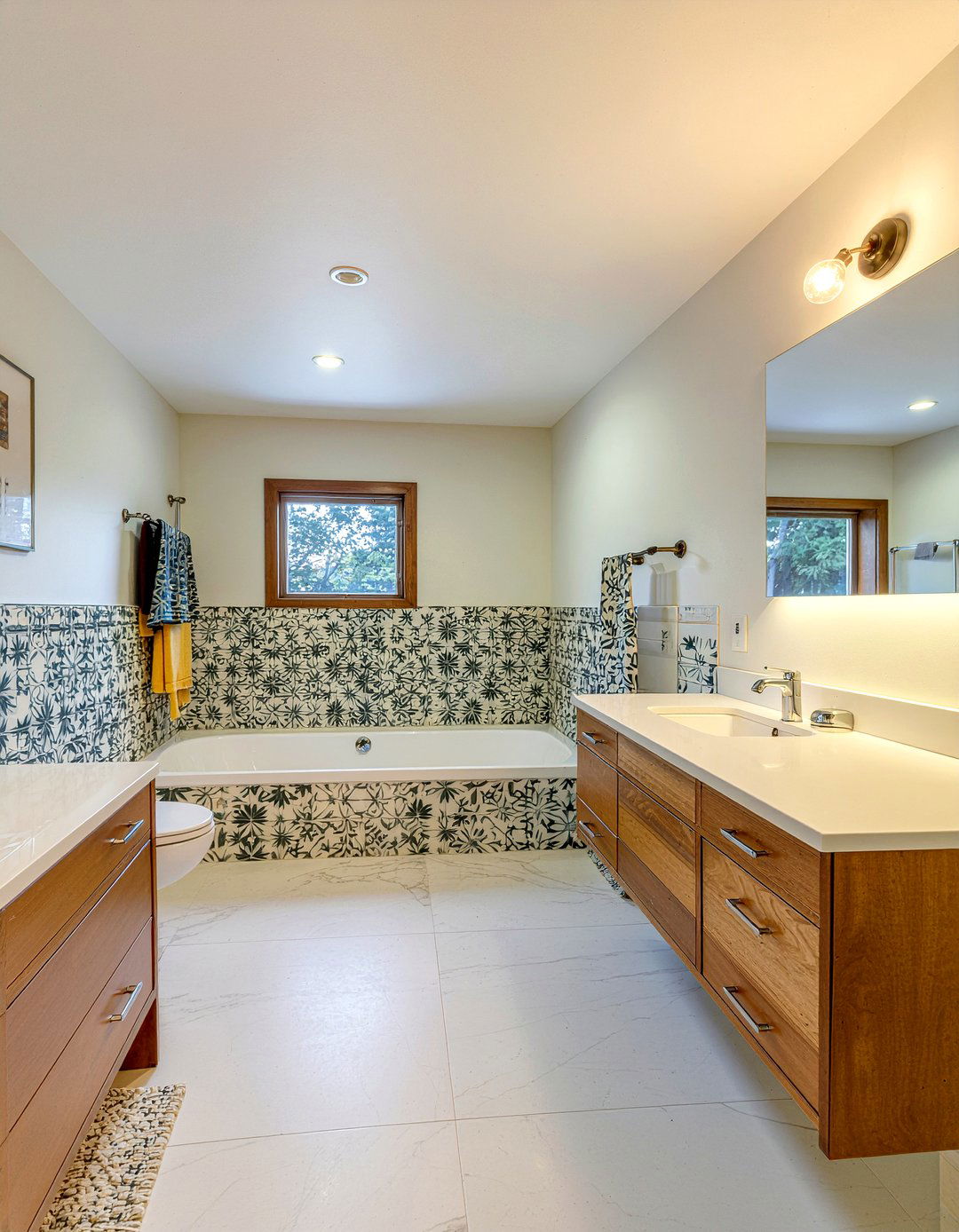 Mid century modern L shaped bathroom floor plan - 30 L-shaped bathroom layout ideas