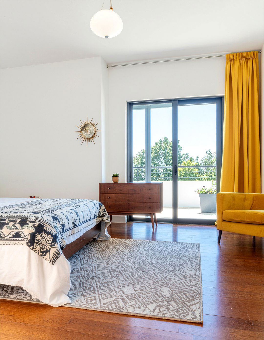 Mid century modern bedroom - 30 bedroom themes