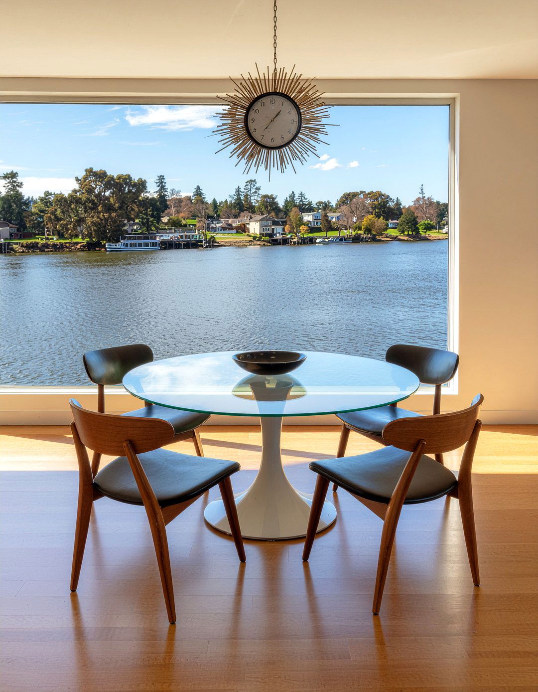 Mid century modern chairs - 30 riverside dining room ideas