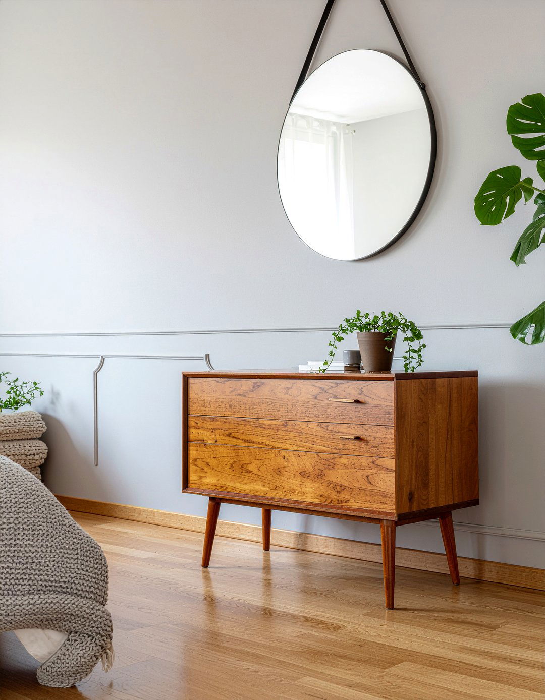 Mid century modern dresser - 30 contemporary bedroom ideas