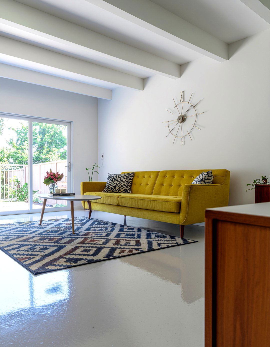 Mid century modern garage living room - 30 converted garage living room ideas