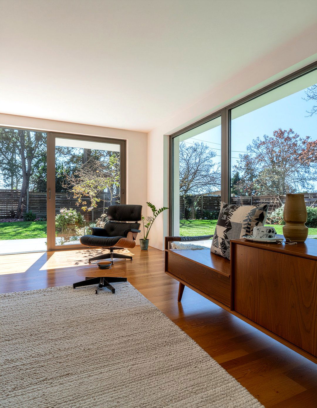 Mid century modern living room - 30 contemporary living room ideas