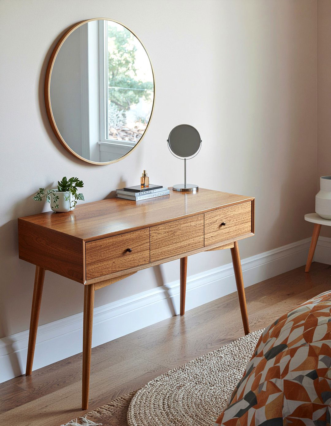 Mid century modern vanity - 30 bedroom makeup vanities