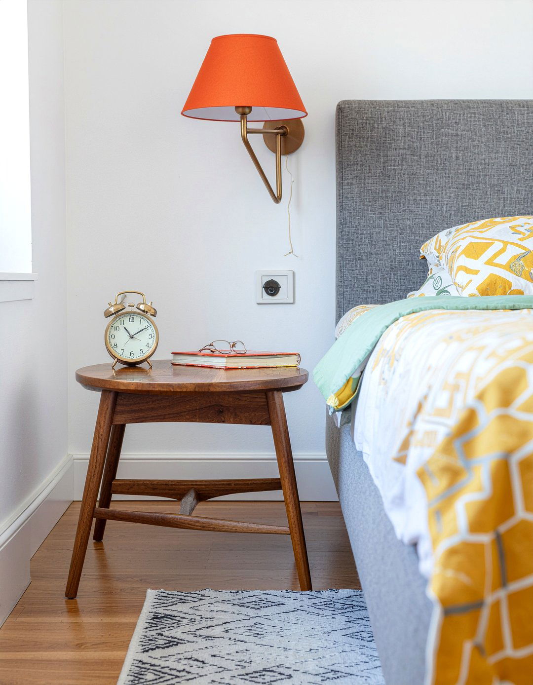 Mid century round nightstand - 30 bedroom round nightstands