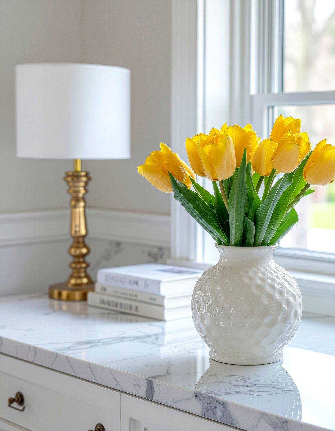 Milk glass vase - 30 estate sale decor ideas