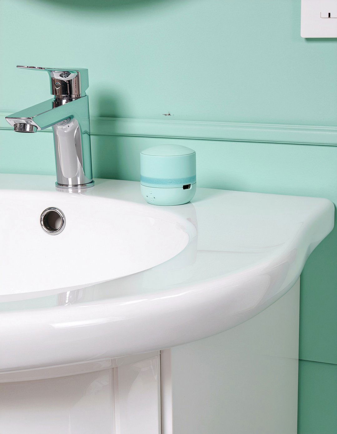 Mini portable travel diffuser - 30 bathroom diffuser ideas