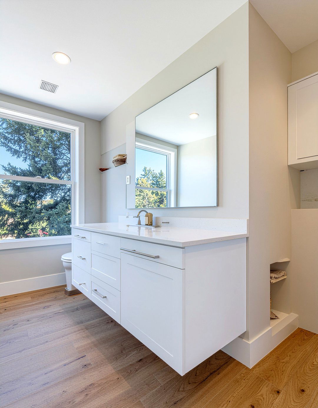 Minimalist Bathroom Storage - 30 bathroom decor ideas